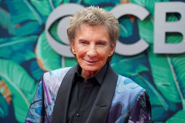 Barry Manilow Diagnosed with Lung Cancer, Postpones Concert Dates