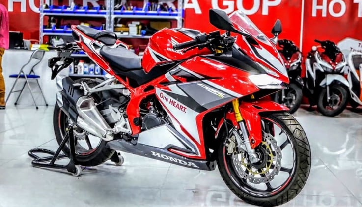Honda CBR 250R आ रही है दोबारा  Suzuki Gixxer SF 250 को पटकनीय देने के लिए, मिलेगा शानदार फीचर्स और स्पोर्टी लुक 
