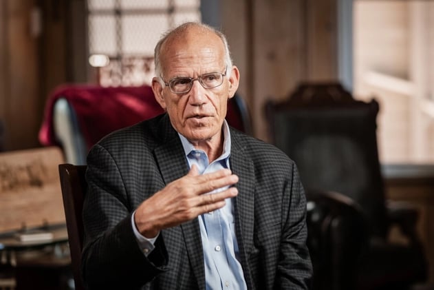 American Conservative Commentator Victor Davis Hanson on Why Trump Prefers Carney to Poilievre